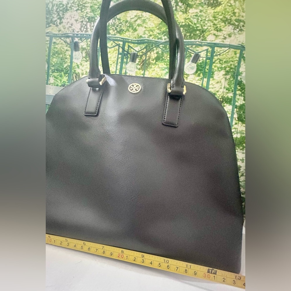 Tory Burch Authenticated Robinson Dome Saffiano Leather Purse - Picture 9 of 9